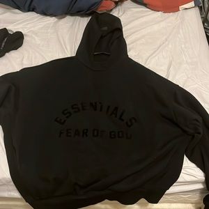 essentials hoodie fits a small got from the mall can show proof it’s real